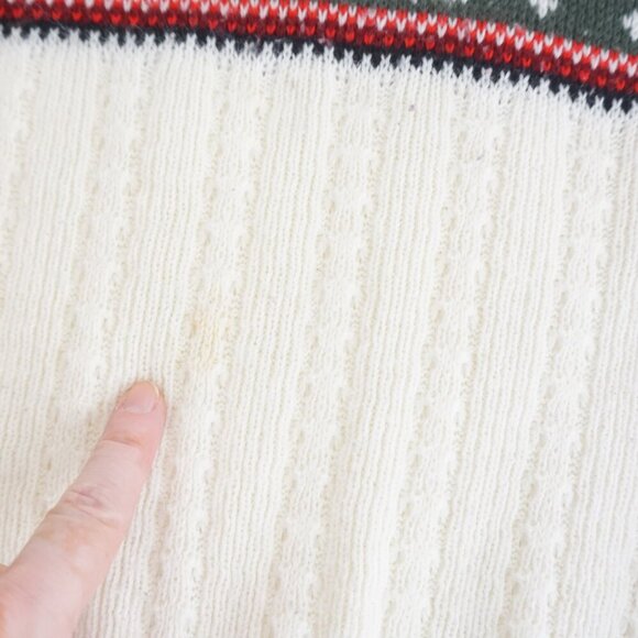 Cozy Green and Cream Reindeer Sweater - Picture 5 of 11